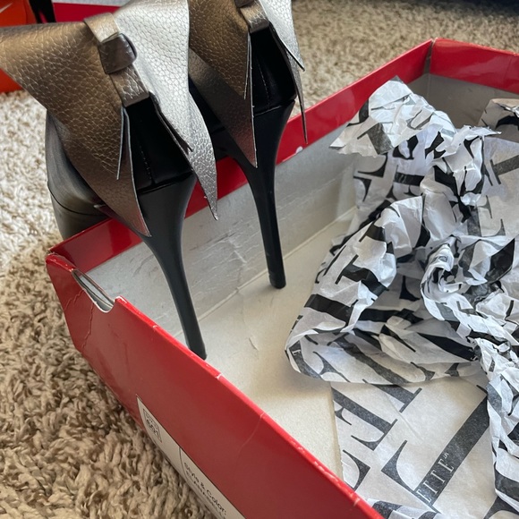 Bow tie open toe heels - Picture 2 of 2